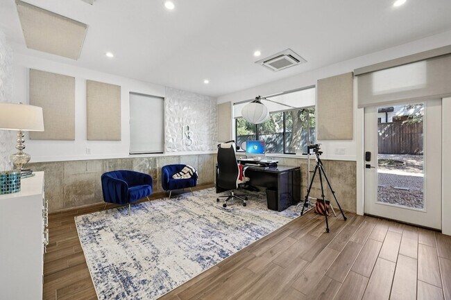 Building Photo - 8635 San Leandro Dr