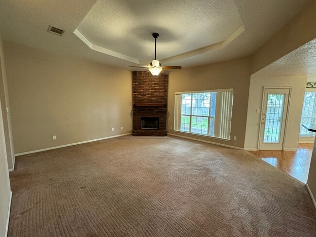 Building Photo - 4201 Lost Oak Dr