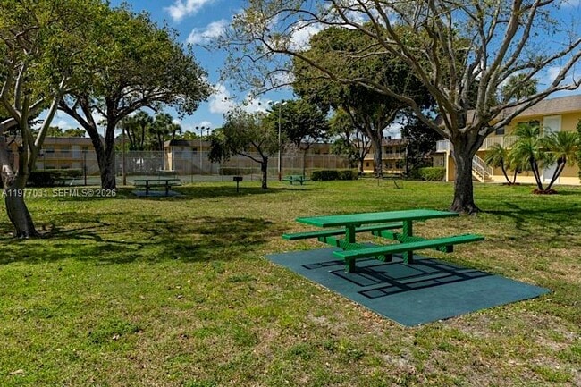 Building Photo - 5192 NE 6th Ave