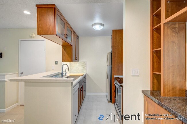 Building Photo - 1 br, 1 bath Condo - 372 Imperial Way, Dal...