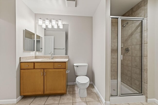 Building Photo - 2220 Fairfax Dr