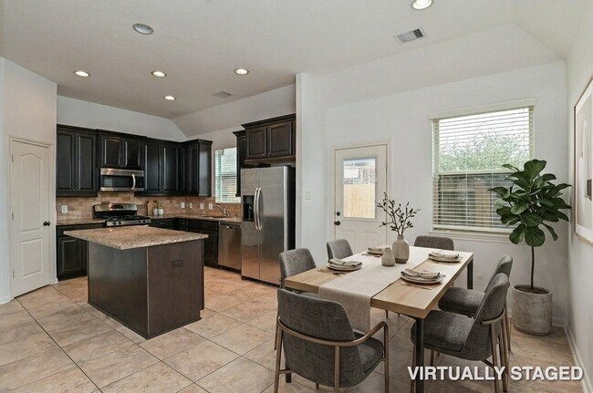 Building Photo - 6026 Baileys Run Ln