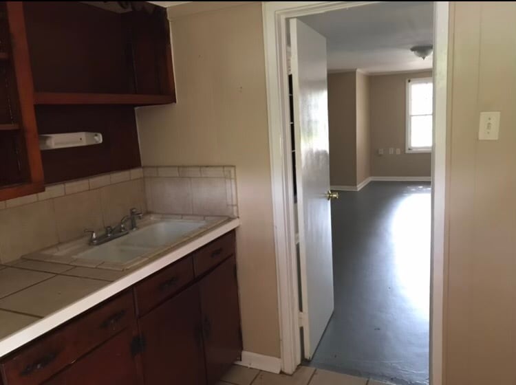 Building Photo - 447 Atkinson St