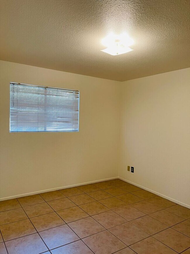 Building Photo - COMING SOON! 3 Bedroom/ 2 Bath with Conven...