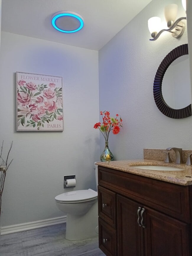 Building Photo - 7551 Maywood Dr