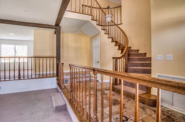 Building Photo - 4546 E Blue Jay Ave