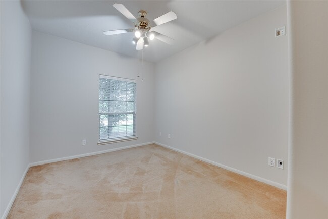 Building Photo - 1903 Blue Water Bay Dr