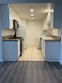 Building Photo - Club 42 #304