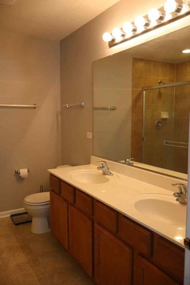 Building Photo - 267 S Alder Creek Dr