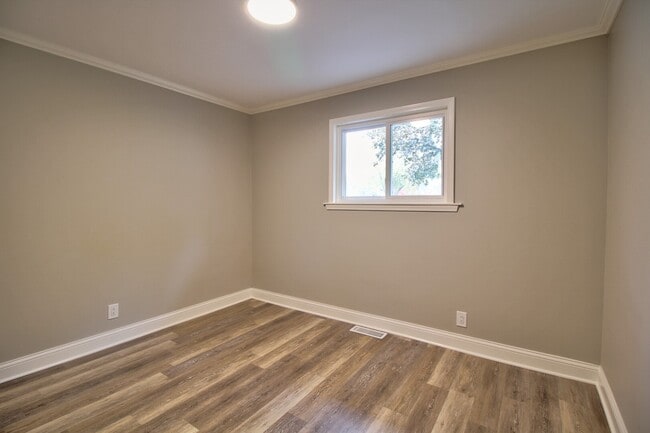 Building Photo - 153 W Briarcliff Rd