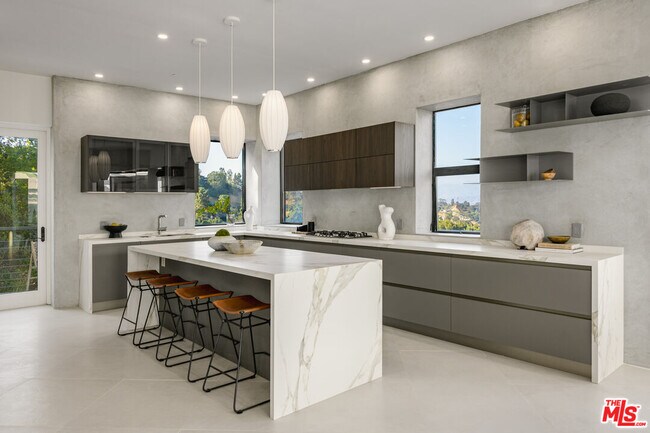 Building Photo - 8896 Lookout Mountain Ave