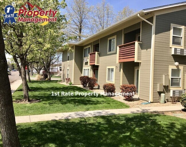 Building Photo - 850 W Belmont Cir