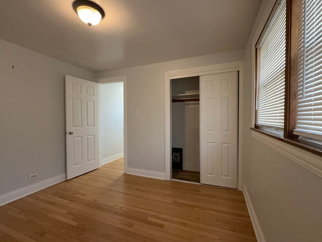 Building Photo - 9013 S Kingston Ave