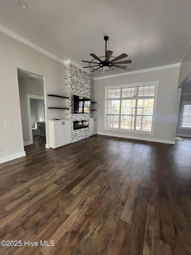 Building Photo - 604 Creekway Cir SE