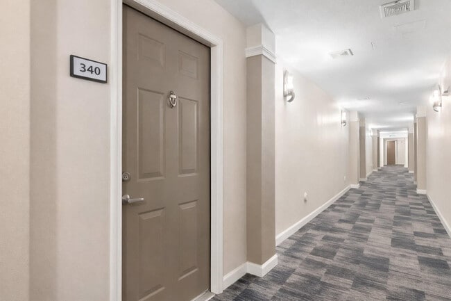 Building Photo - 533 NE 3rd Ave