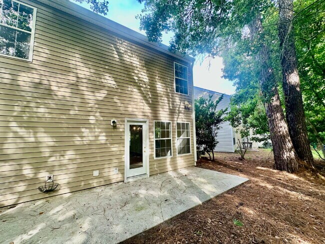 Building Photo - Four Bedroom, End Unit Townhome in the Farm!