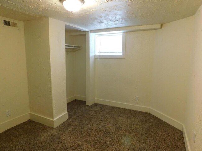 Building Photo - 516 S 900 W