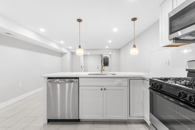 Building Photo - 5706 Chestnut St