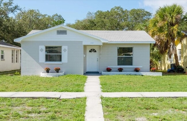Building Photo - Housing Voucher Accepted: Charming 3-Bedro...