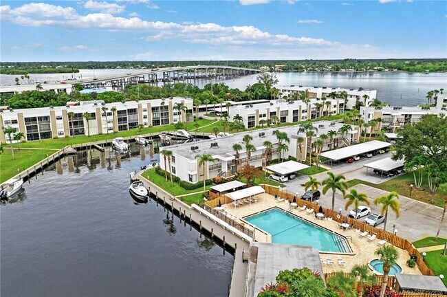 Building Photo - 1950 SW Palm City Rd