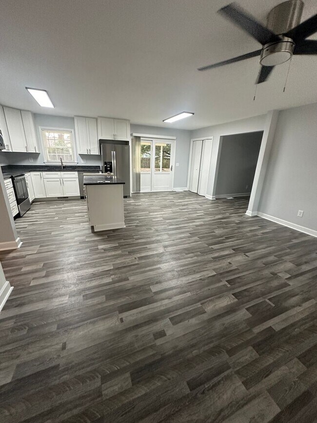 Building Photo - 1109 Sidney Dr