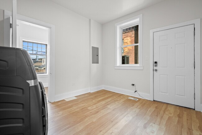 Building Photo - 4541 S Forrestville Ave