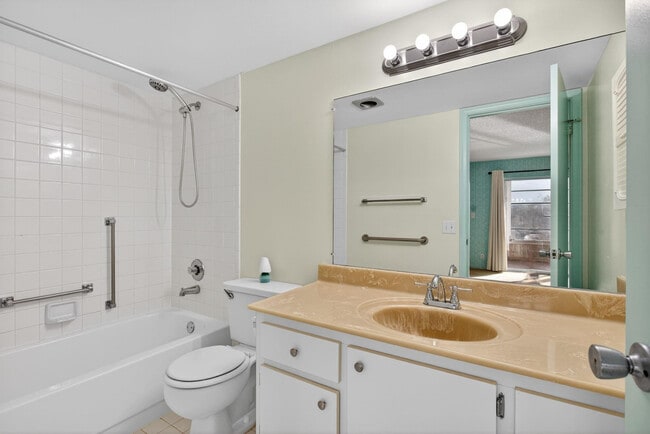 Building Photo - 1904 Bermuda Cir