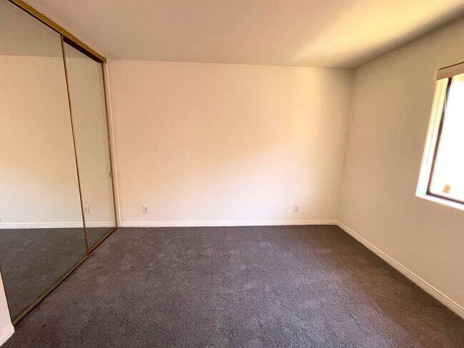 Building Photo - Quaint Gated Community near Pacific View Mall