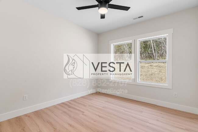 Building Photo - 11 Apple Meadow Ln