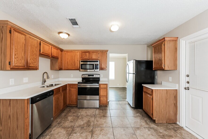 Building Photo - 105 Hunter Dr