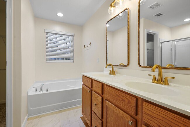 Building Photo - 2040 Towering Oaks Drive