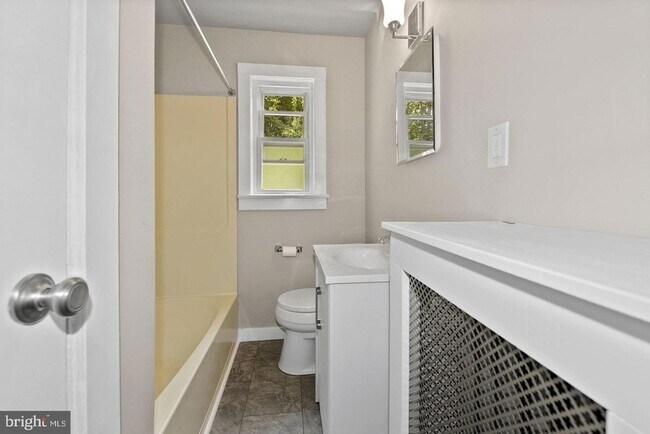 Building Photo - 102 Hainesport Lumberton Rd