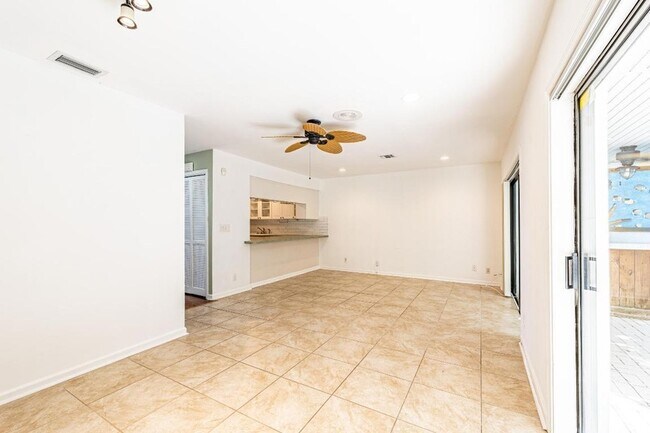 Building Photo - 2936 Florida Blvd