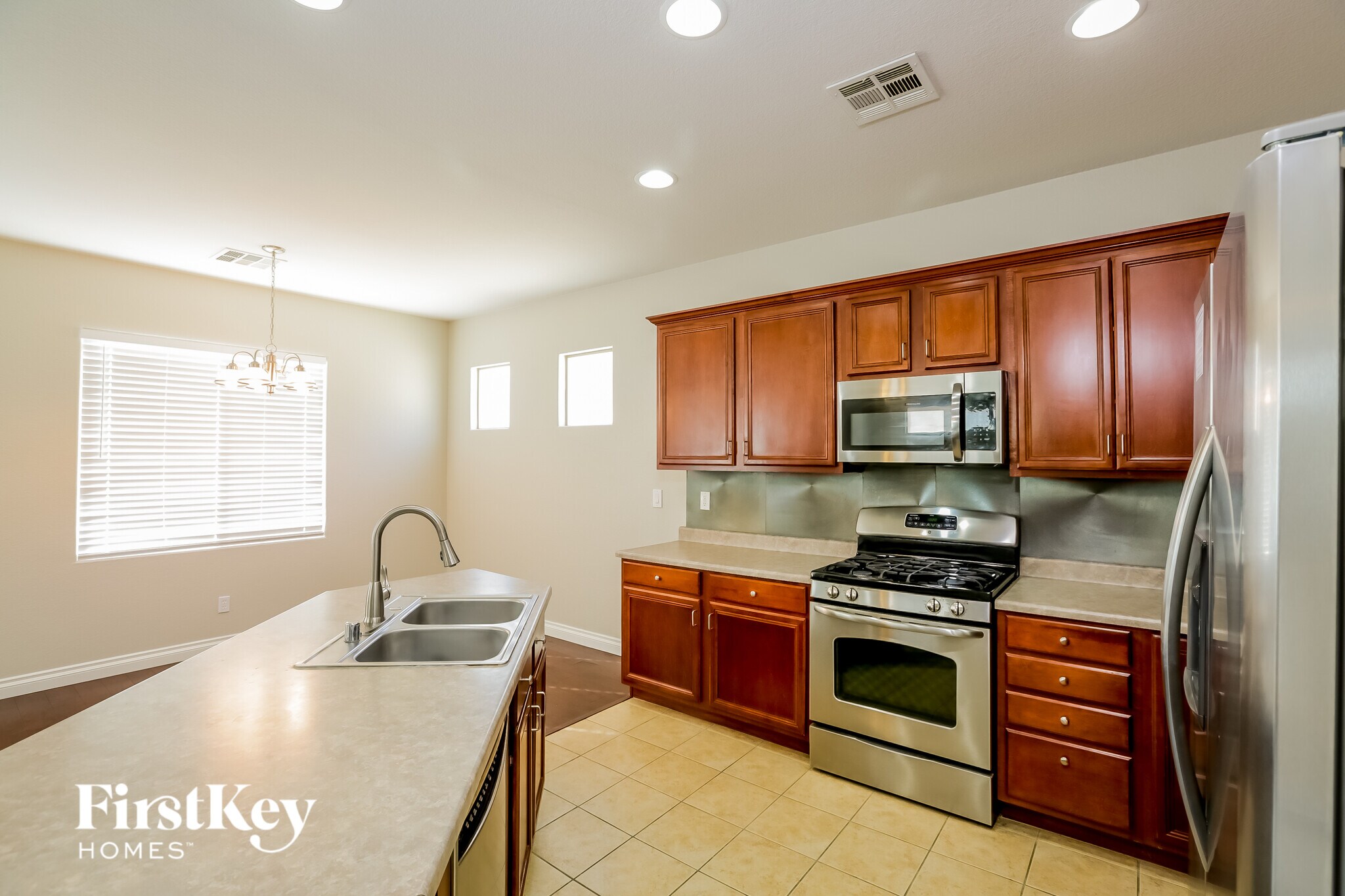 Building Photo - 6339 Hamilton Grove Ave