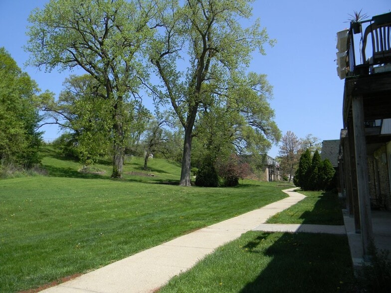 Building Photo - 10222 S 84th Terrace