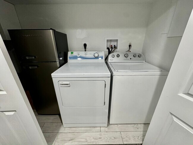 Building Photo - 62 Manet Rd