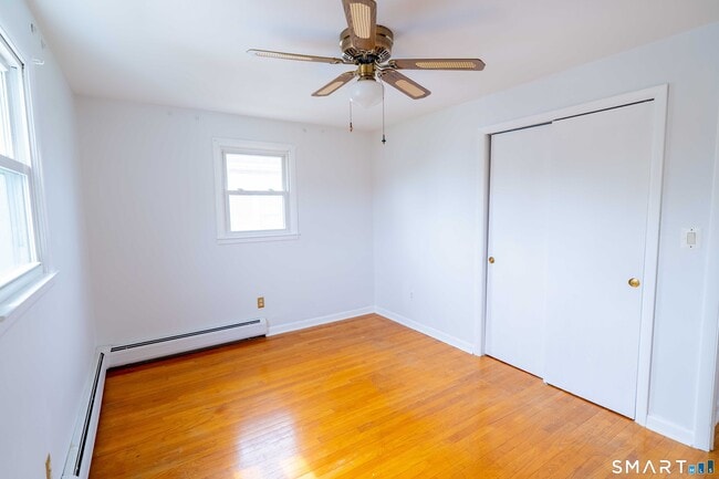 Building Photo - 326 Grovers Ave
