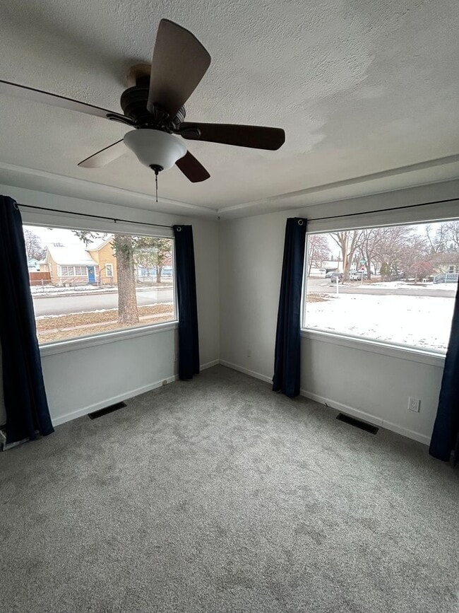 Building Photo - 436 7th Ave W