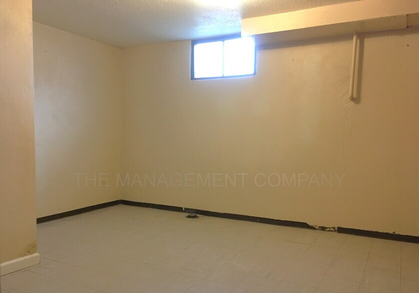 Building Photo - 230 Richardson Dr