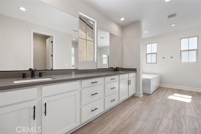 Building Photo - 9355 Astor