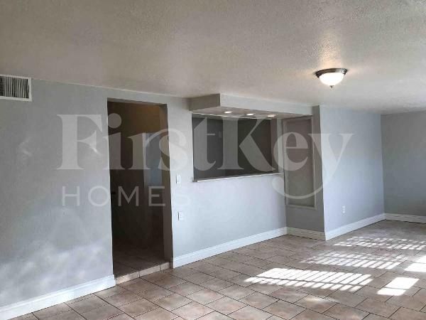 Building Photo - 4635 West Palo Verde Avenue