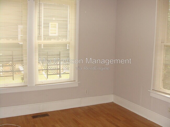 Building Photo - 513 W 35th St