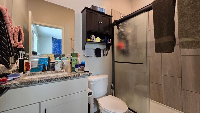 Building Photo - Cozy Never-Leased-Before 3 bedroom 2 bath home in Youngtown!