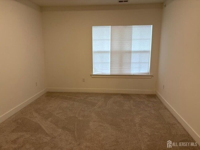 Building Photo - 733 Stiller Ln
