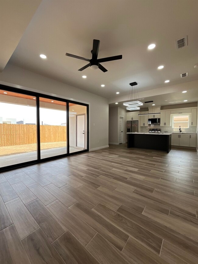 Building Photo - 5731 Beefalo Ln