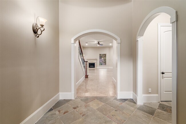 Building Photo - 4222 Stonebrook Ln