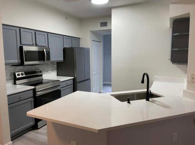 Building Photo - 9905 Baywinds Blvd