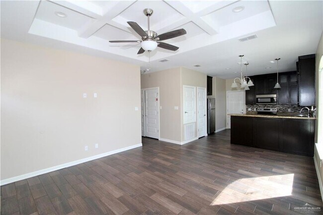 Building Photo - 2004 Taft St