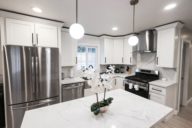 Building Photo - 8354 Adams St