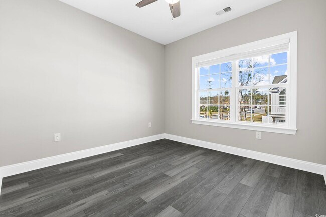 Building Photo - 904 62nd Ave N